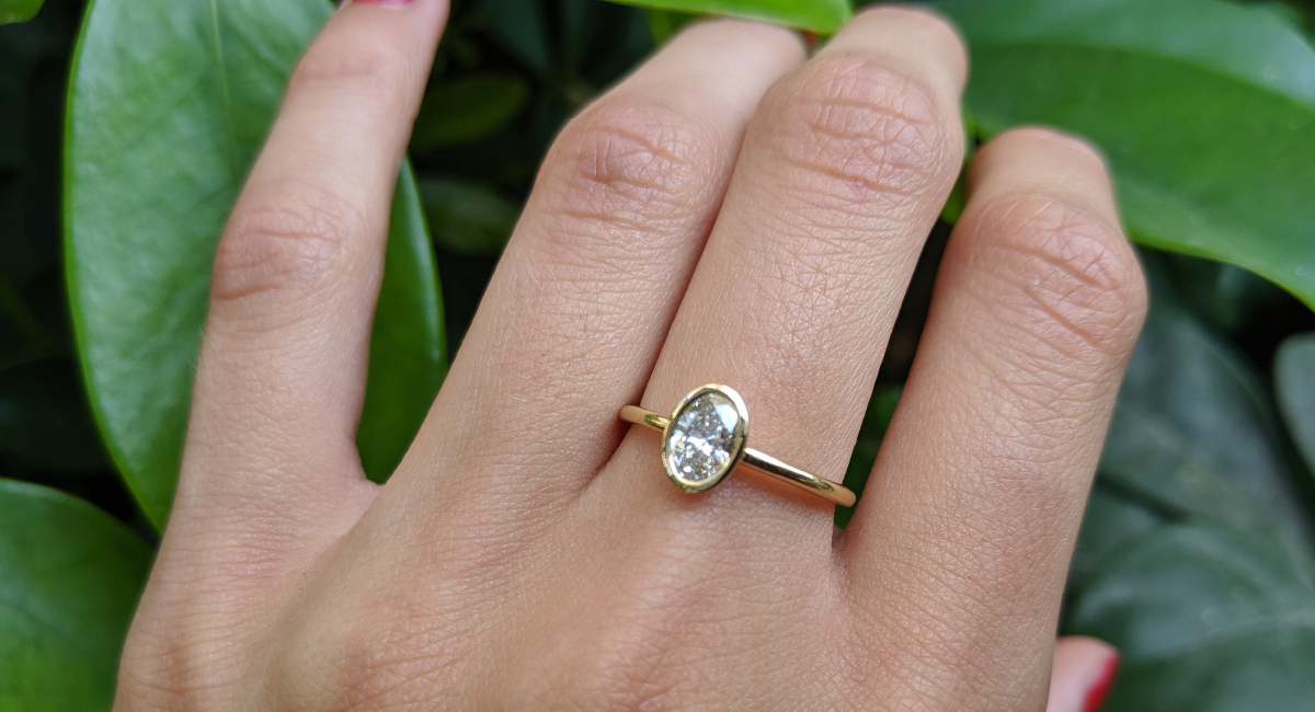 oval bezel ring