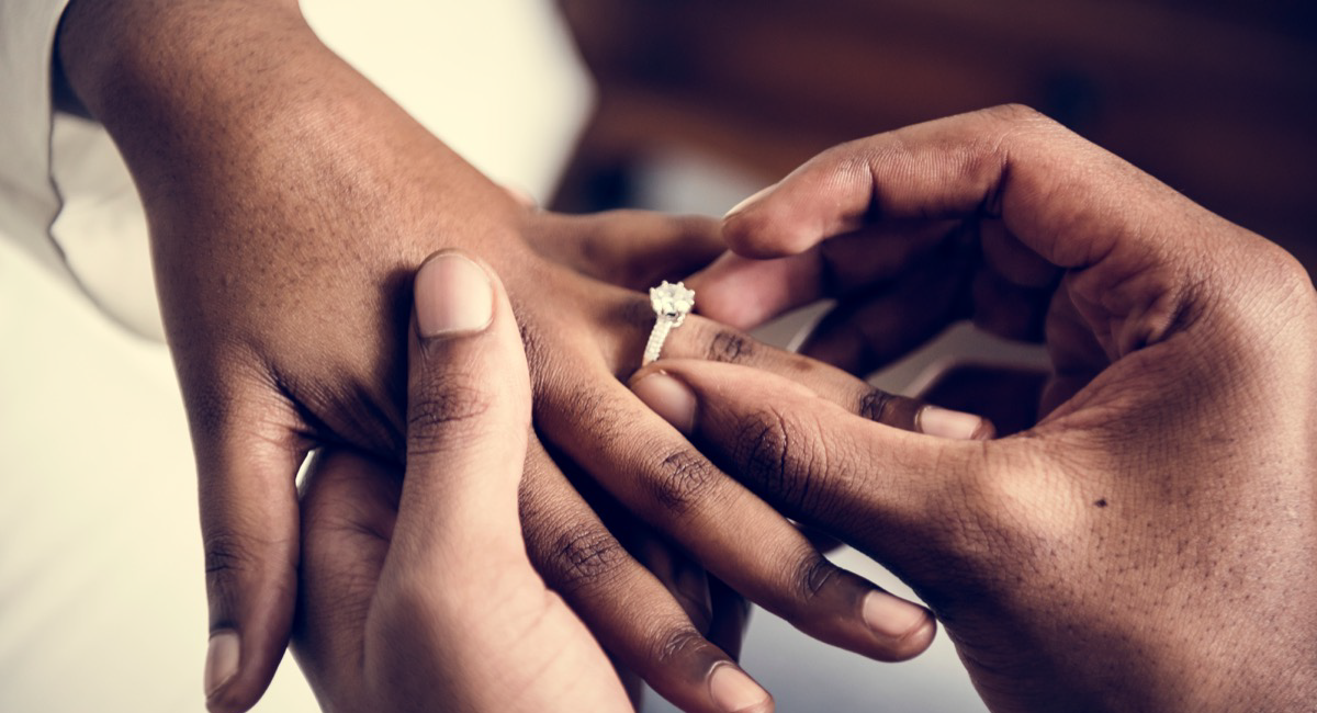 What Hand Does A Wedding Ring Go On? - A Guide To Wearing Wedding and Engagement Ring