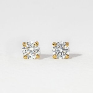 Round cut lab grown diamond stud earring in 14K yellow gold