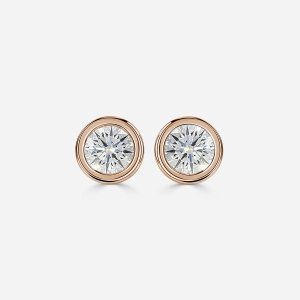 Round cut lab grown diamond stud earring in 14K rose gold