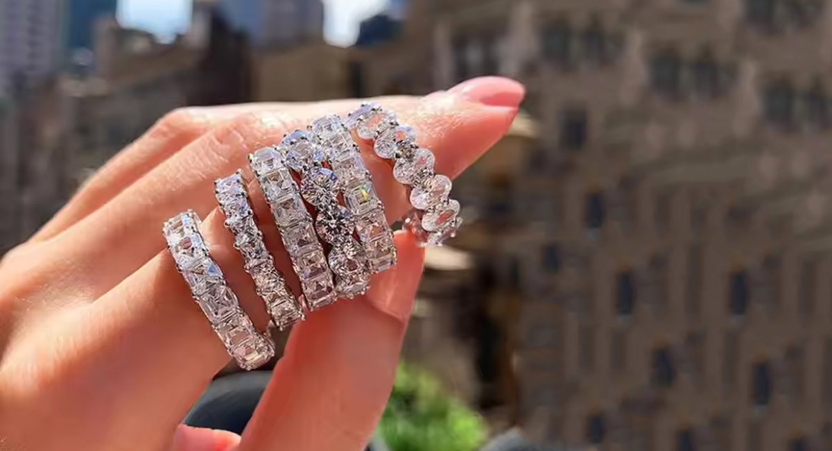 Choosing the Right Setting for an Anniversary Band