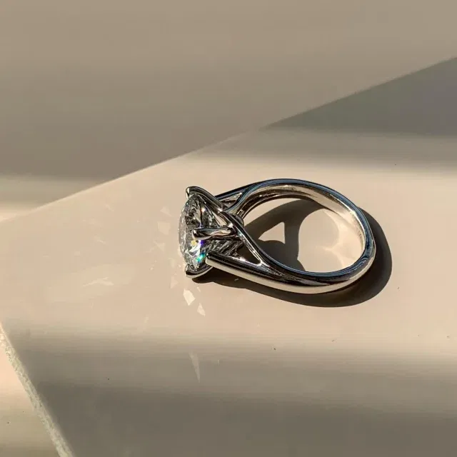 2.42Ct Katelyn Round Solitaire Engagement RingPure elegance captured in every facet. Introducing the 2.42ct Katelyn Round Solitaire in 14K White Gold—a timeless emblem of everlasting love.(LGDBR-52)#round #earring #diamondearrings #labdiamond #langrowndiamond #diamonds